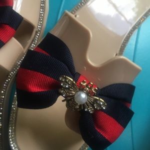 Adorable NWOT Queen B sandals